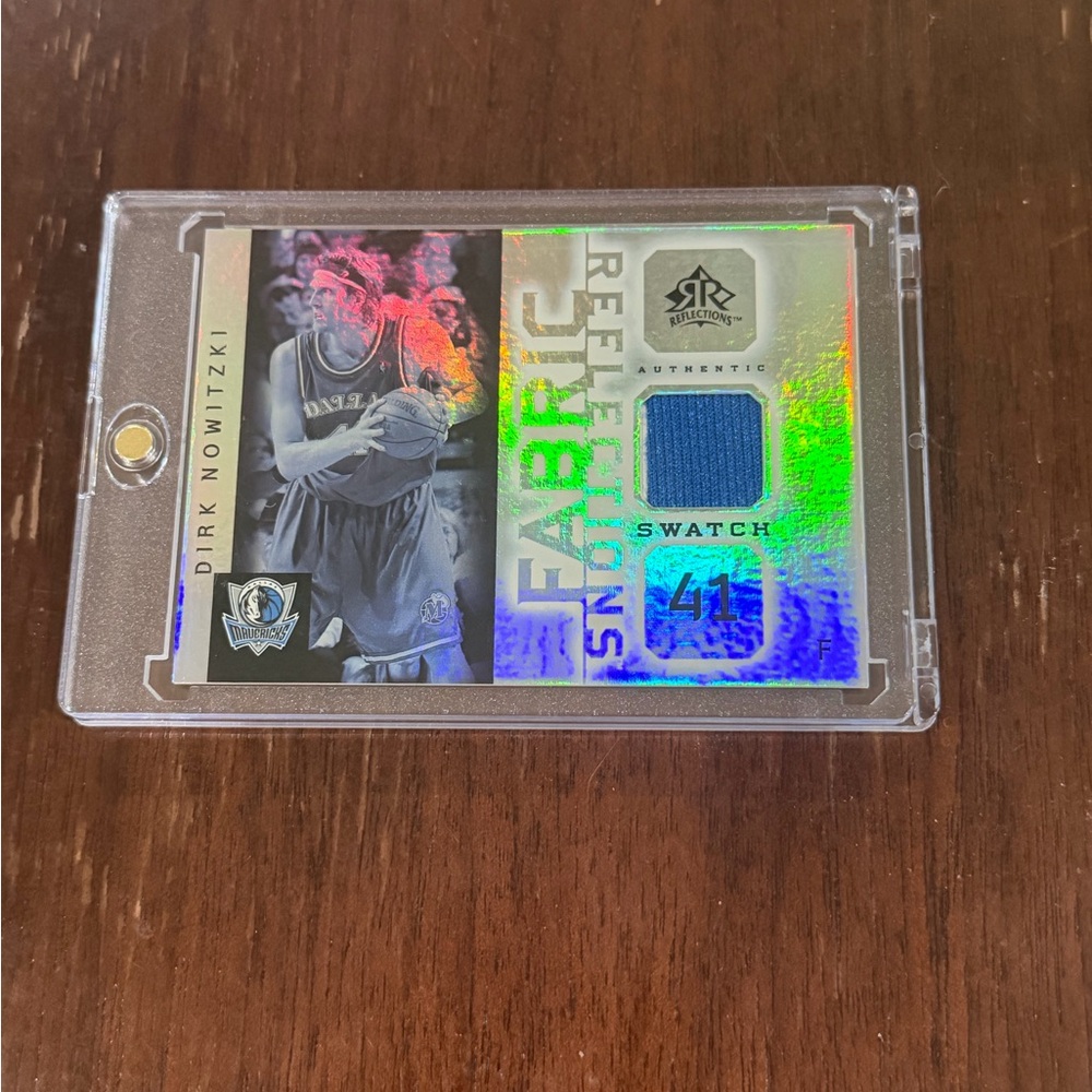 Dirk Nowitzki - Fabric Reflections - Upper Deck 2005 - Clean ready to grade